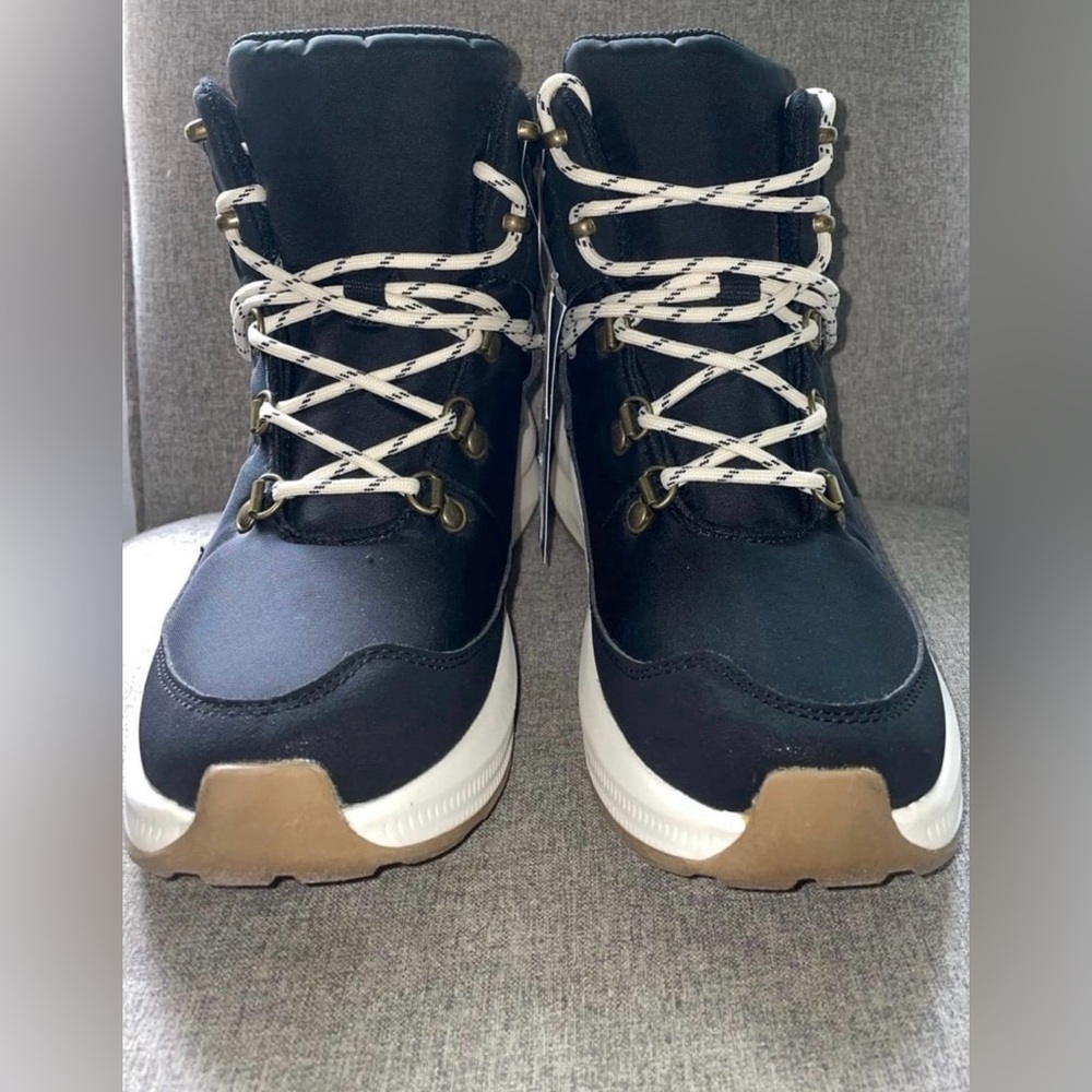 Brand New Size 9.5 And 6 Universal Thread Black Norah Snow Boots